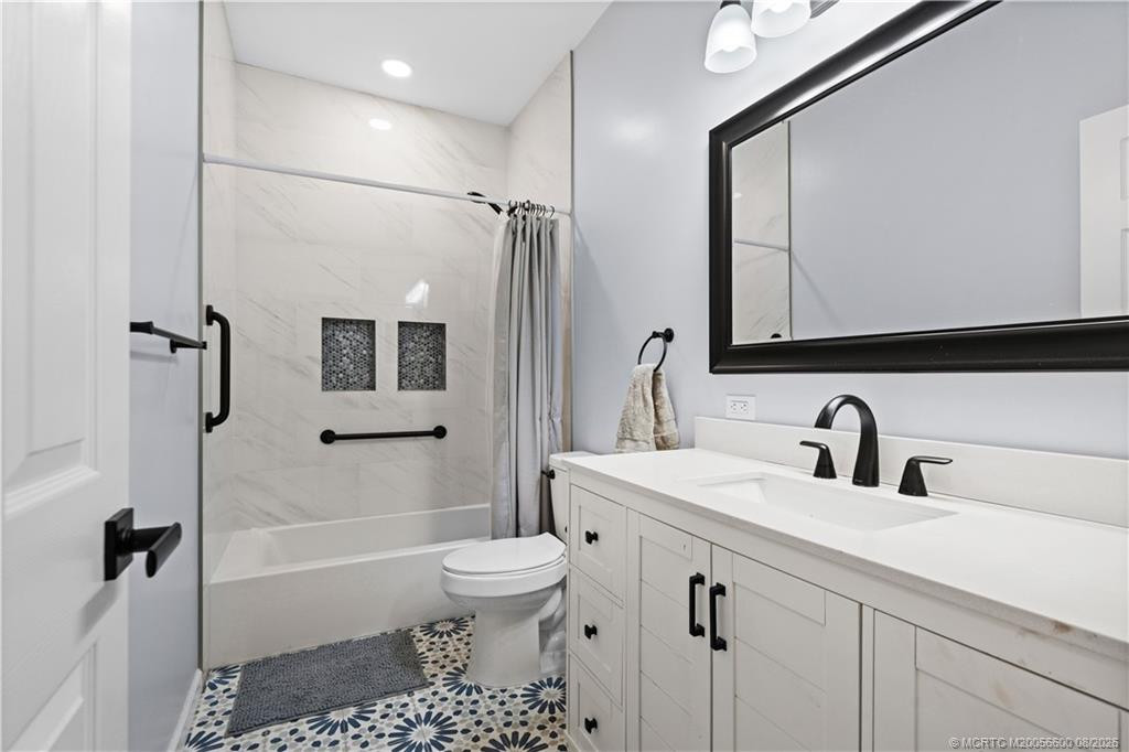 Master Bathroom (3)