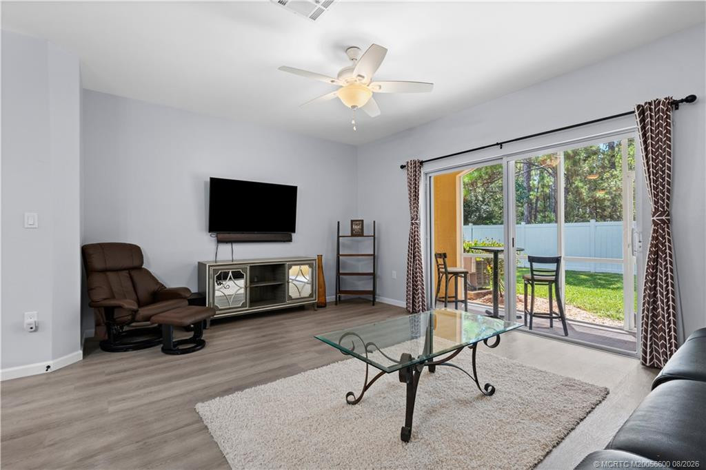 Living Area (4)