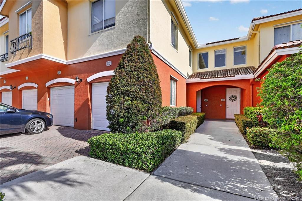 3 bedroom Townhouse at 43 SE Sedona Circle #102, Vilabella Central Park Condo, Stuart — photo 2