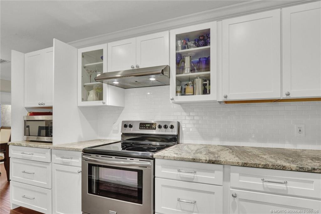 Stainless Steel Appliances at 3060 SE Darien Road, Port St. Lucie