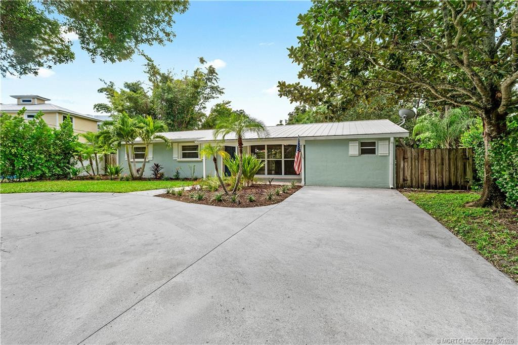 4 bedroom Single Family Residence at 502 SE Edgewood Drive, St Lucie Park Sec 01 & 02, Stuart — photo 2