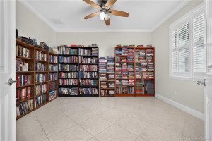 Den/4th Bedroom