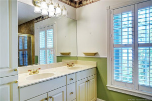 Main bathroom, dual sinks, shower stall