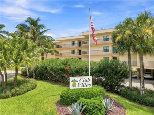 Photo for 221 NE Plantation Road 207, Stuart, FL 34996 - listing #M20056770 221 NE Plantation Road 207, Stuart, FL 34996