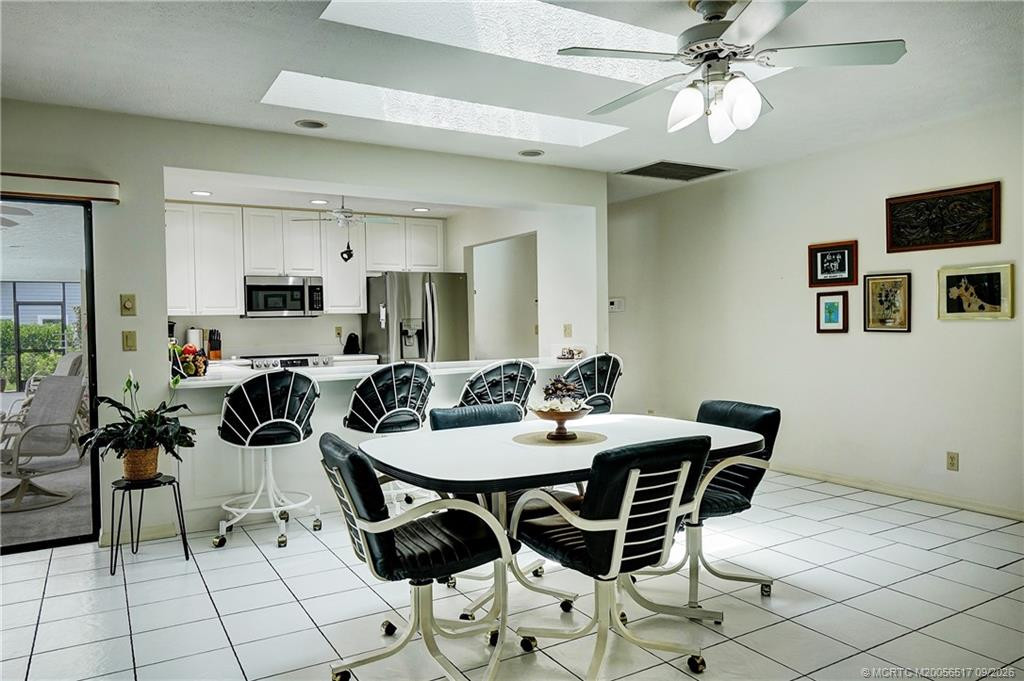 Eat in kitchen and snack bar