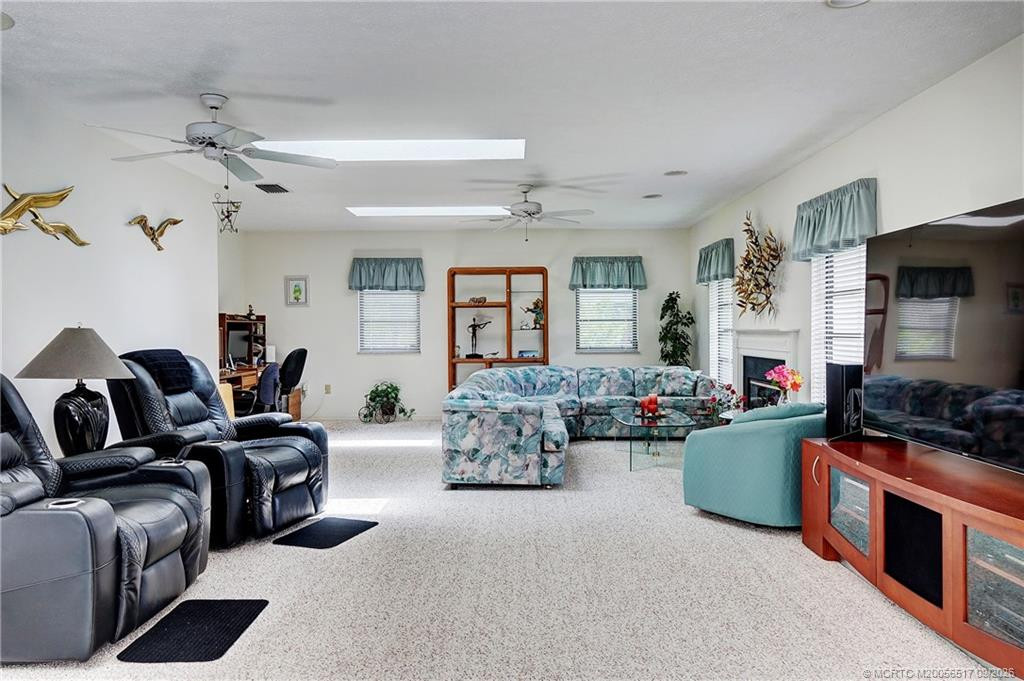 Off kitchen extra living space