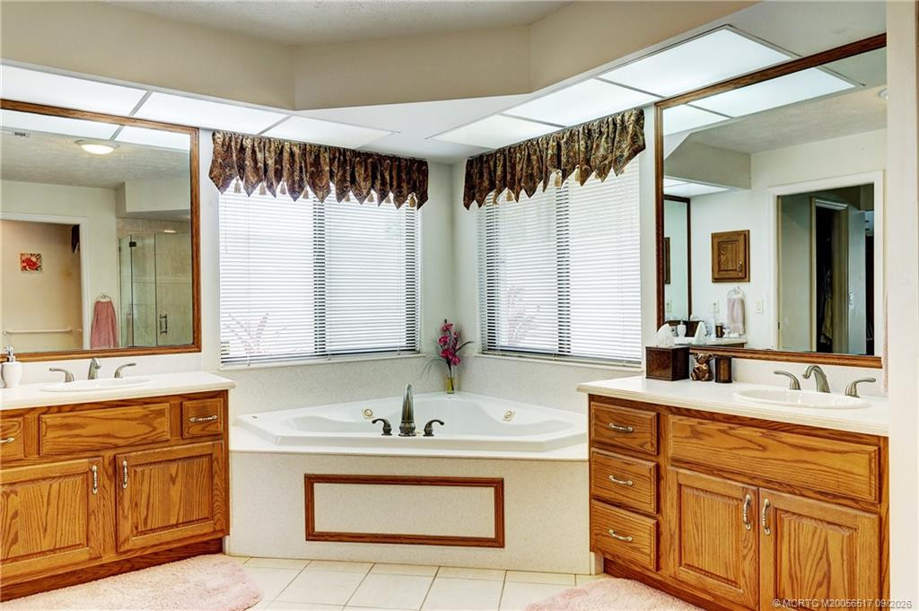 Main bathroom with separate tub.shower and dual sinks