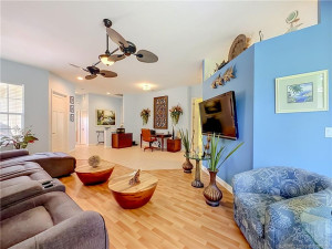 WITH DINING AREA, SELLER HAS A DESK THERE.