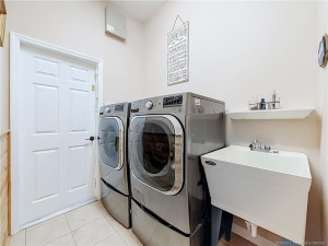 FRONT LOADERS WITH UTILY TUB, ALL TILED GOVES OUT TO THE LAUNDY ROOM IS INSIDE WITH A/C . DOOR GOES INTO THE GARAGE. HAS A LAUNDRY TUB.