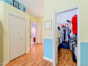 2 LARGE CLOSETS, HIGH CEILINGS AND LAMINATE FLOORS, FLOWS INTO THE PRIMARY BATHROOM. DOUBLE ENTRY DOORS.