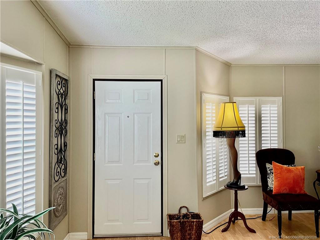 Movie leg lamp excluded from the sale