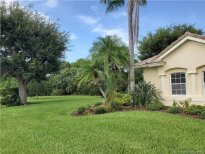 Side yard includes community easement, very private