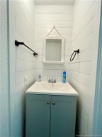 1/2 bath