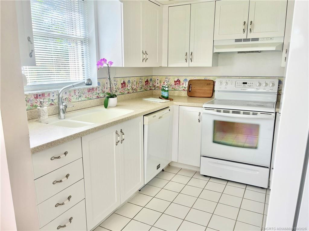 2 bedroom Condominium at 911 SW South River Drive #107, South River Village 05 Condo, Stuart — photo 2