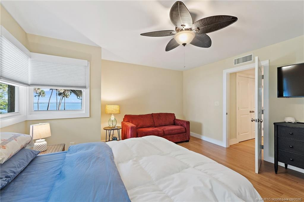 1st floor guest bedroom
