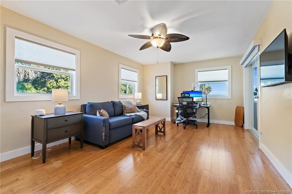 2nd floor Office or Guest bedroom