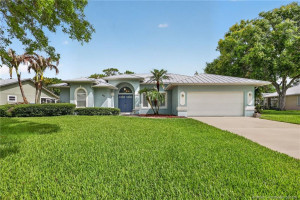 671 SE Pin Oak Terrace, Stuart, FL 34997