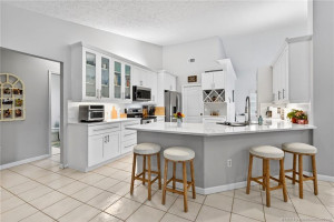 Eat-in kitchen