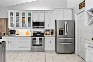 Beautifully updated kitchen