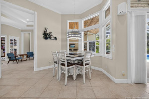 Eat in kitchen table
