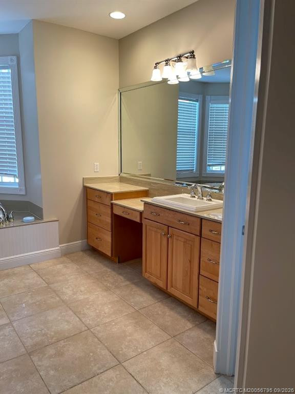 Master vanity for her with make-up table