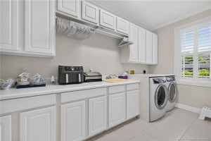 Full size laundry room