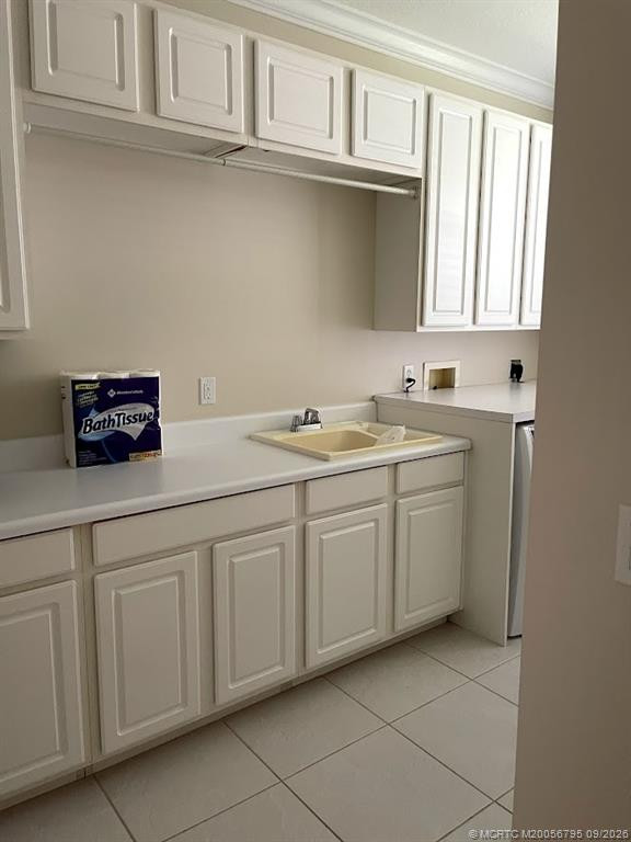 Laundry room with sink