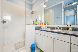2nd Floor - Full Bath