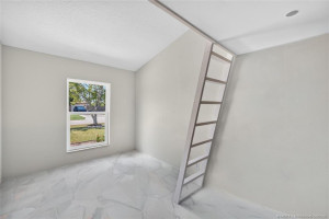 Office/Den/4th Bedroom with Loft