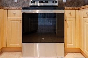 Brand new GE oven with glass cooktop