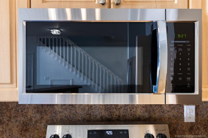Brand new stainless-steel Vissani Microwave, newly installed, replaced old vent hood
