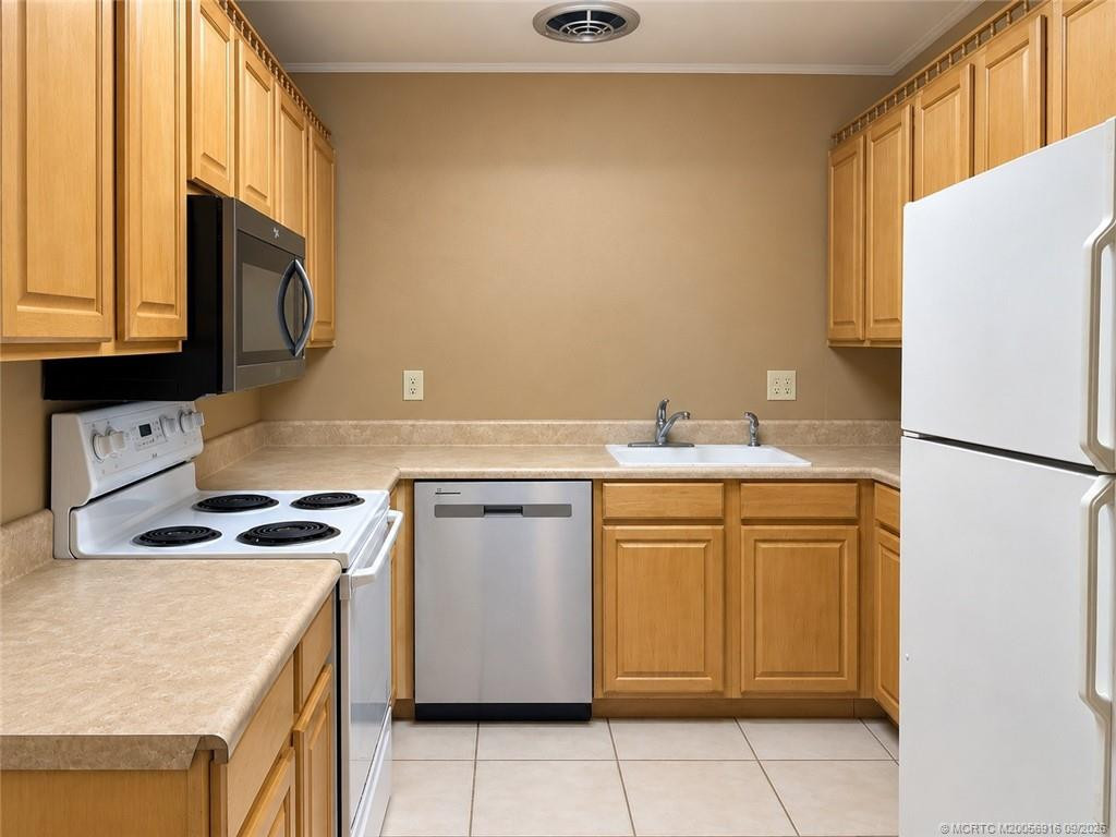 Photo 5 at 2155 SE Edler Drive, Stuart