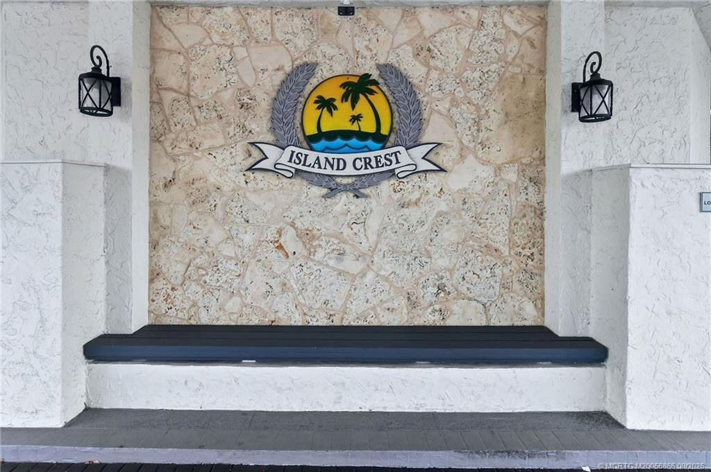 Island Crest community entrance signage.
