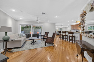Foyer/Living Room