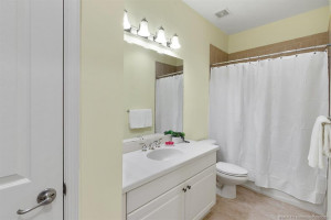 Guest Full Bathroom