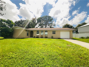 544 SE Chapman Avenue, Port St. Lucie, FL 34984