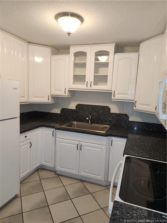 Granite countertops at 4398 SE Hamilton Lane, Stuart