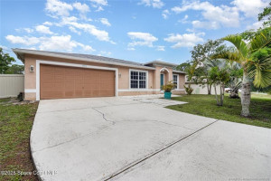 Photo for 1726 Loquat Court NW, Palm Bay, FL 32907 - listing #M20056985 1726 Loquat Court NW, Palm Bay, FL 32907