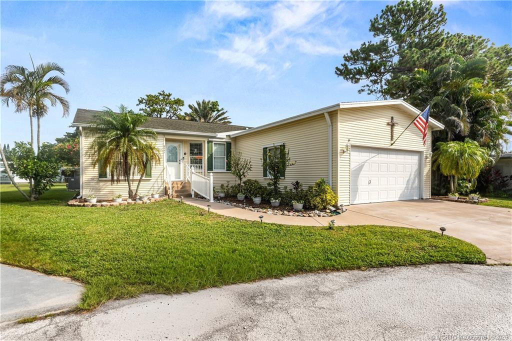 3 bedroom Manufactured Home at 4237 4th Court, Maralago Cay, Lantana — photo 3