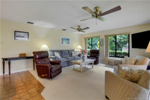 Wonderful family room large window / natural lighting