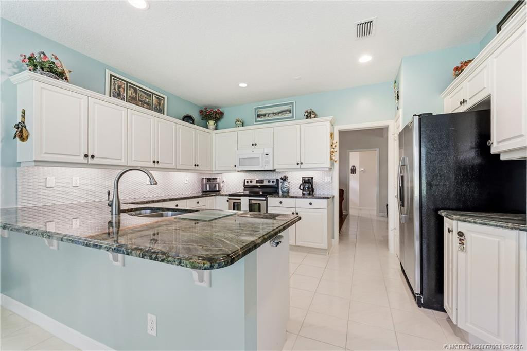 3663 SE Cambridge Drive, Stuart, FL 34997 in Stuart - property photo 7