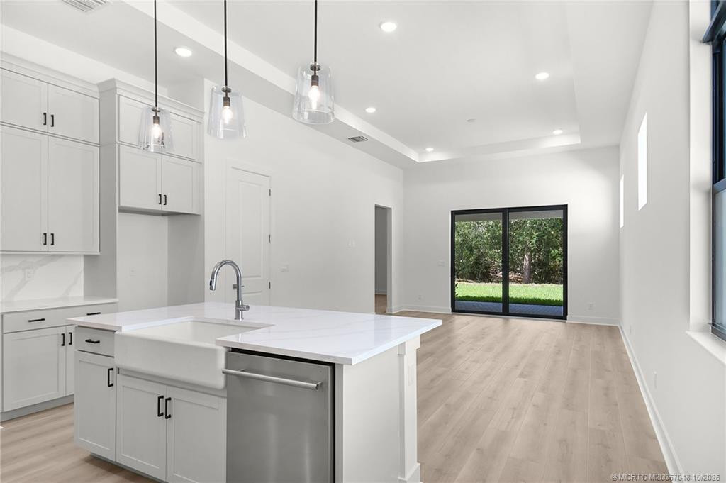 431 SE Via Sangro, Port St. Lucie FL - photo 11 of 35