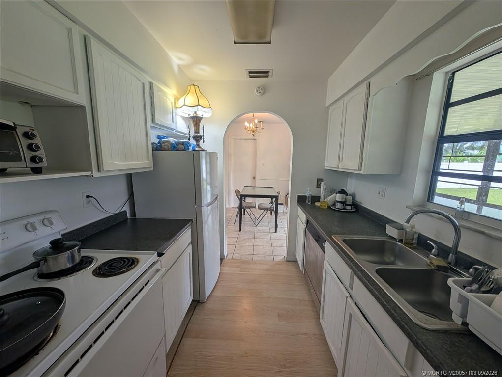 1689 SE Floresta Drive, Port St. Lucie FL - photo 23 of 64