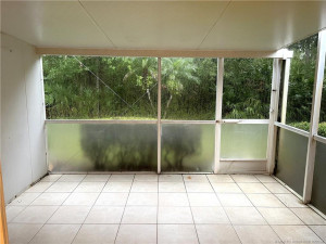 Screened covered Patio 10' x 13' with preserve view