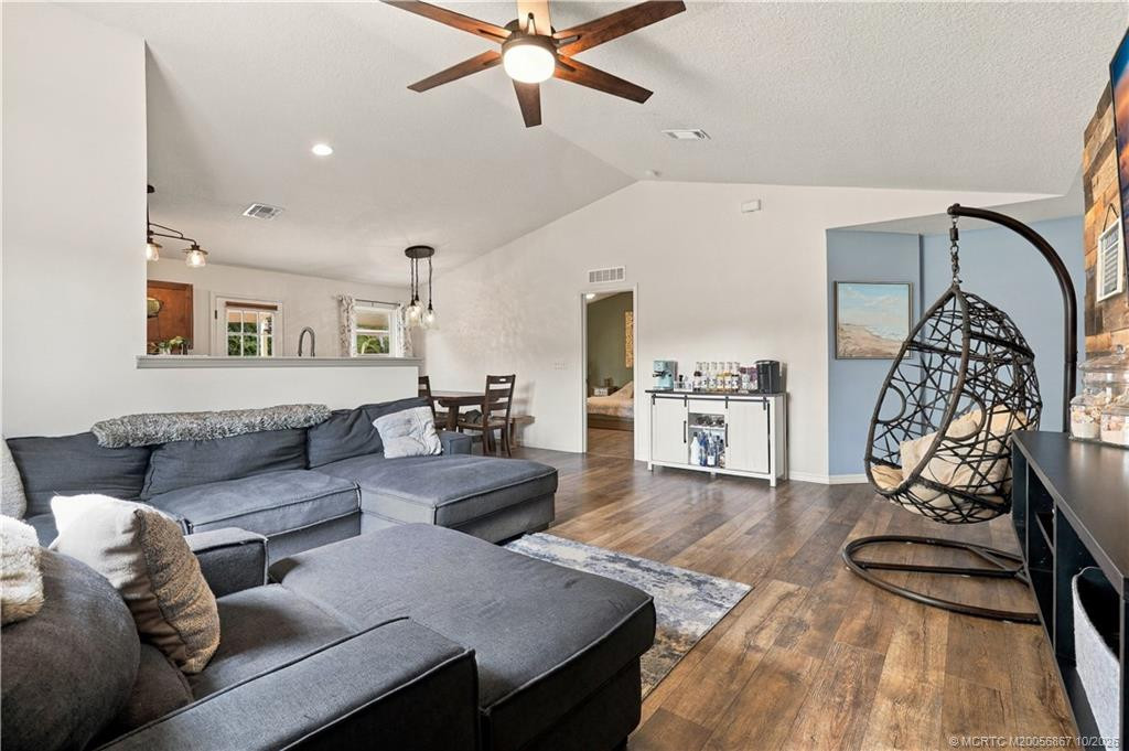 3 bedroom Single Family Residence at 2134 SE Gaslight Street, Port St Lucie Sec 30, Port St. Lucie — photo 5