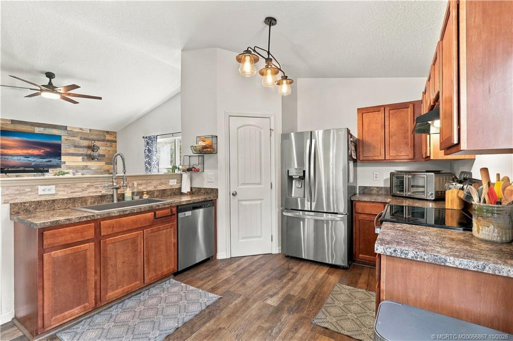 2134 SE Gaslight Street, Port St. Lucie FL - photo 13 of 41
