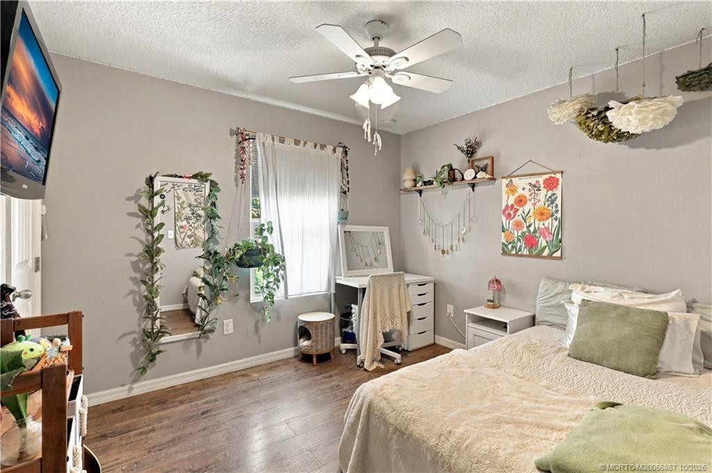 Secondary bedroom