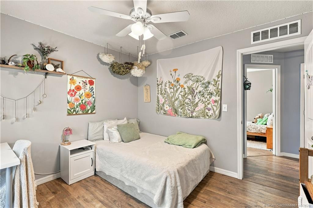 Secondary bedroom