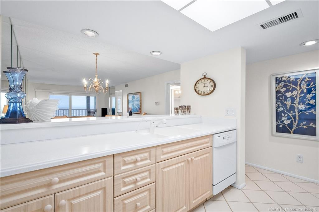 429 NE Tradewind Lane 403, Stuart, FL 34996 in Stuart - property photo 6
