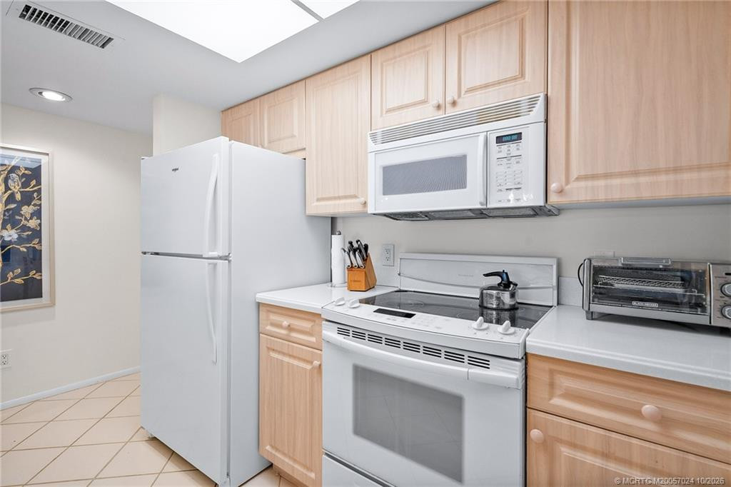 429 NE Tradewind Lane 403, Stuart, FL 34996 in Stuart - property photo 7